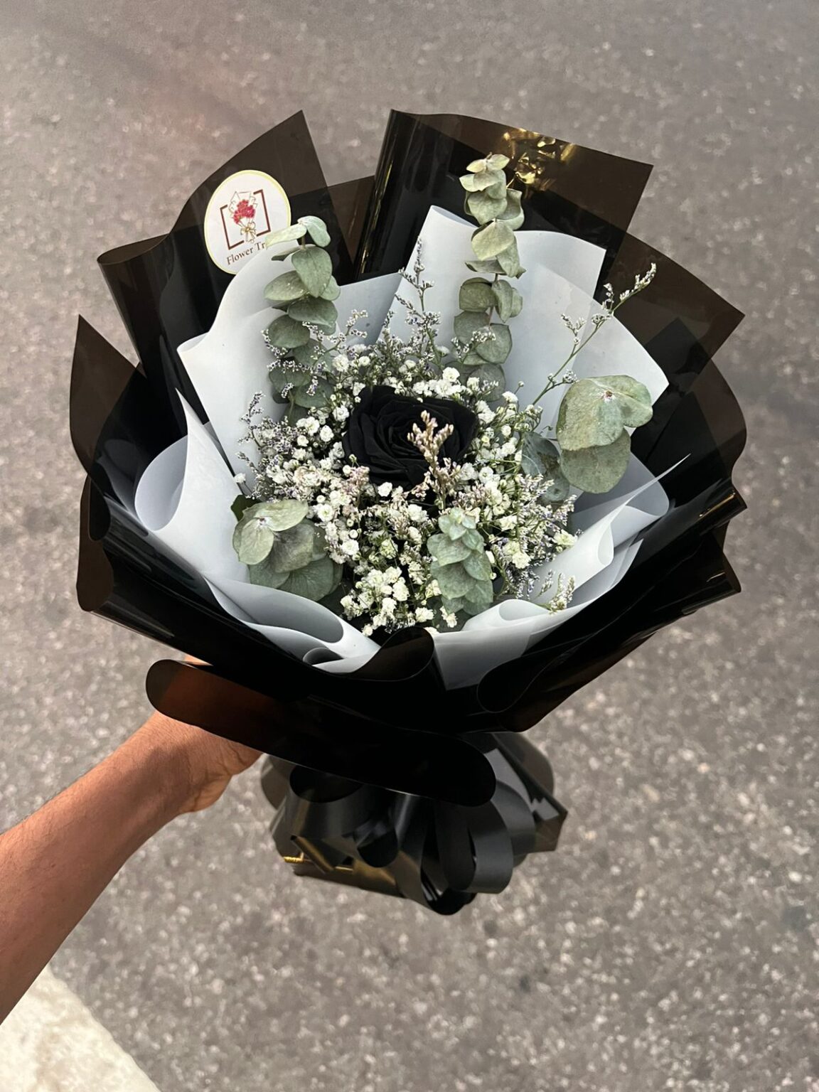 ๐น Single Black Rose Bouquet โ Simple, Elegant & Full of Meaning ...