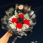 🖤🌹 Black & Red Rose Mixed Bouquet – Bold, Elegant & Romantic