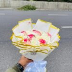 🌸🤍 White & Pink Rose Bouquet – Elegant, Fresh & Charming