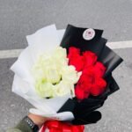 🤍🌹 White & Red Mixed Bouquet – Elegant, Romantic & Timeless