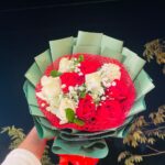 🤍🌹 White & Red Rose Mixed Bouquet – Classic, Elegant & Romantic