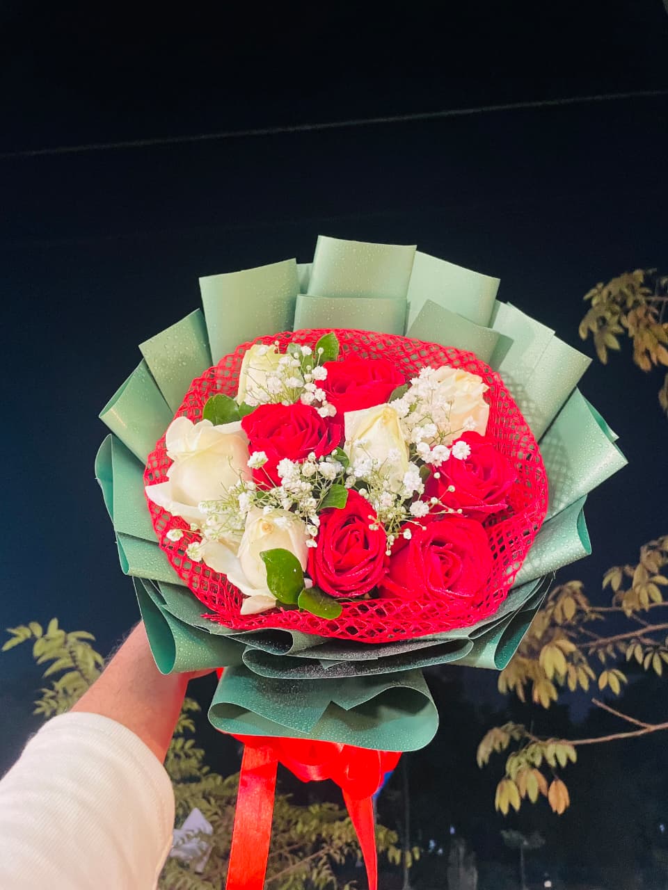 WhatsApp Image 2026-02-01 at 6.02.52 PM 🤍🌹 White & Red Rose Mixed Bouquet – Classic, Elegant & Romantic - Image 1