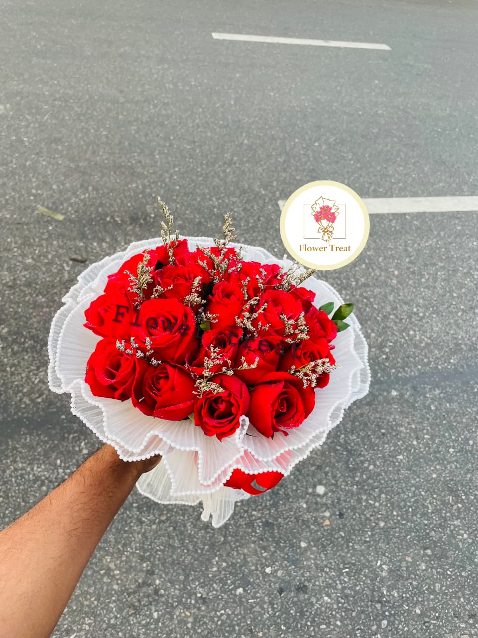 WhatsApp Image 2026-02-01 at 6.02.54 PM 🌹 Luxury Red Rose Bouquet – Elegant, Romantic & Premium - Image 1