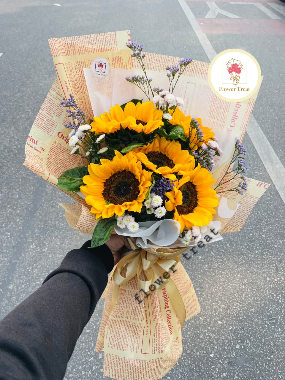WhatsApp Image 2026-02-01 at 6.02.55 PM 🌻 Premium Sunflower Bouquet – Bright, Elegant & Full of Joy - Image 1
