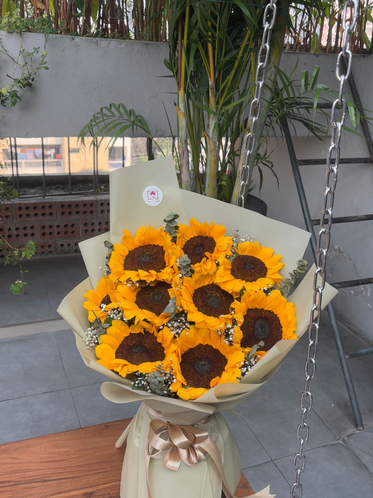WhatsApp Image 2026-02-01 at 6.03.02 PM 🌻 Big Sunflower Bouquet – Bold, Bright & Full of Joy - Image 1