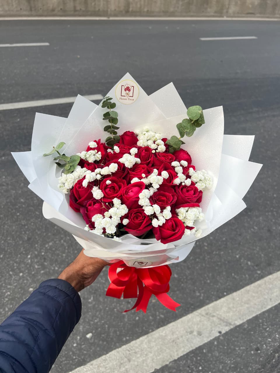 WhatsApp Image 2026-02-01 at 6.03.08 PM (1) 🌹 Red Rose Bouquet – Classic, Romantic & Timeless - Image 1