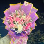 🌸🤍 Pink Lily & White Rose Mixed Bouquet – Elegant & Charming