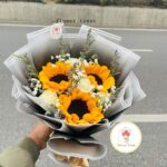 🌻 Sunflower Mixed Bouquet – Cheerful, Bright & Elegant