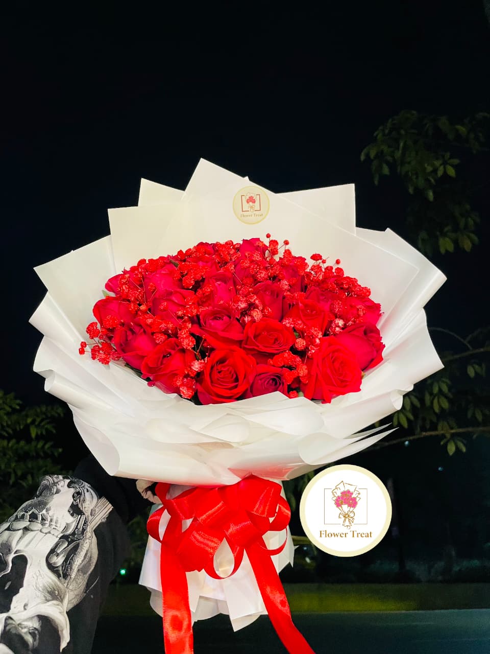 WhatsApp Image 2026-02-01 at 6.03.20 PM 🌹 Red Rose Premium Bouquet – Elegant, Romantic & Luxurious - Image 1