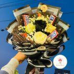 🖤🌹 Black Rose & Chocolate Mixed Bouquet – Elegant & Unique