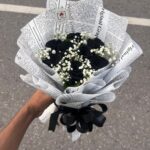 Midnight Velvet – 8-Piece Black Rose Bouquet 🖤