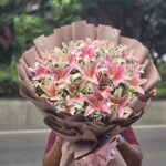 Rich Oversized Lily Bouquet (Majestic, Statement & Luxury)